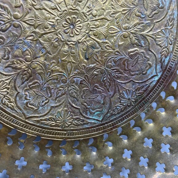 Vintage 1970’s Brass Bowl with Quatrefoil Cut Outs and Embossed Design - Picture 4 of 8